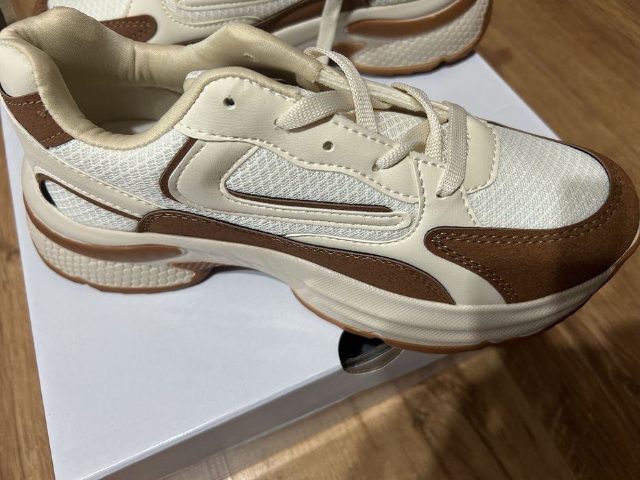 Adidasi (nu din  piele)pentru femei