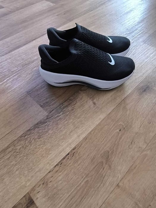 NIKE Спортни обувки 'REINA EasyON' в Черно