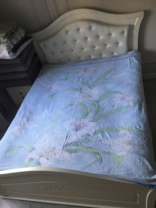 Продам спальный гарнитур