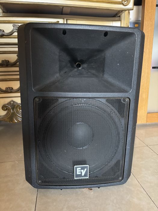 Тон колони Еlectro-Voice 2 бр.и миксер