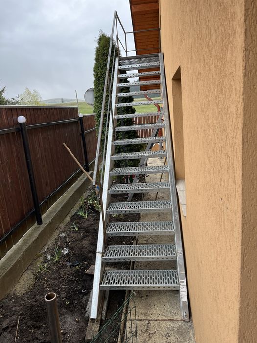 Scări metalice zincate