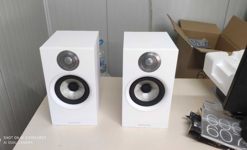 Bowers & Wilkins 607