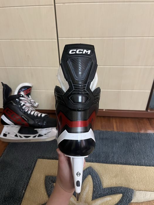 Коньки хоккейные CCM FT680