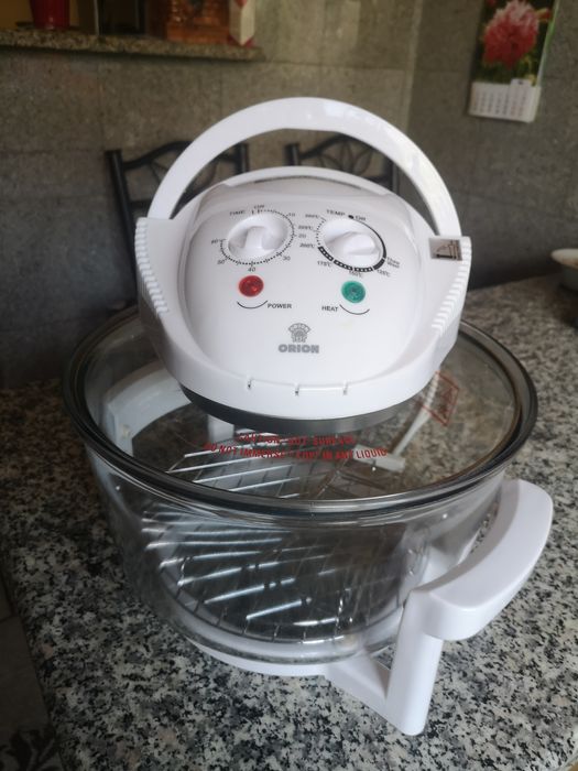 Cuptor cu halogen și convectie