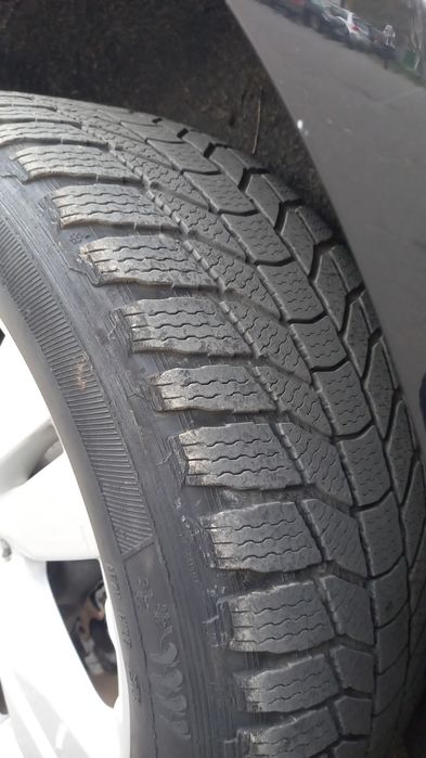 Продавам зимни гуми General 275/45/20 цена 200лв.за четирите  08982236