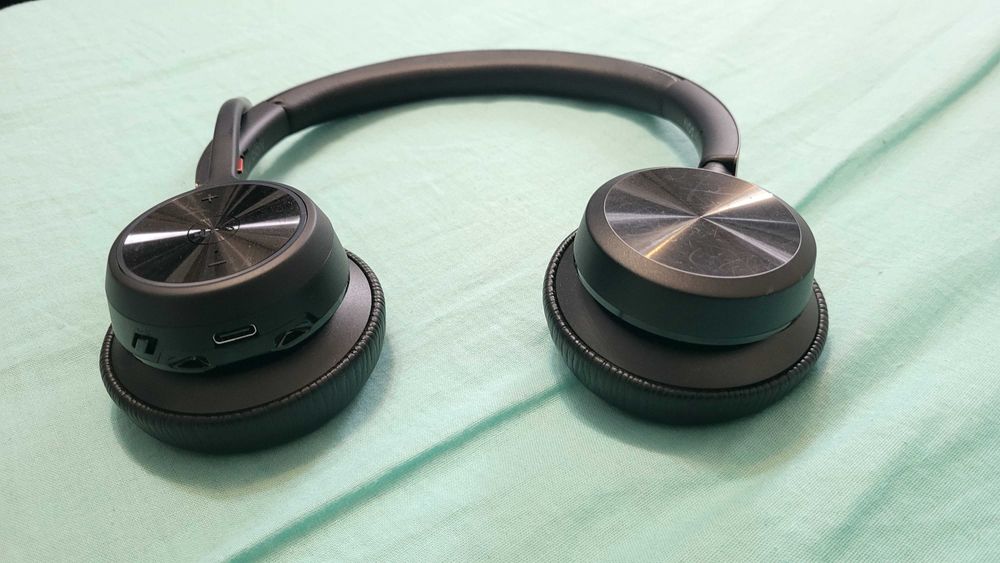 Casca Plantronics Voyager POLY V4320 Usb C cu microfon fuctionale