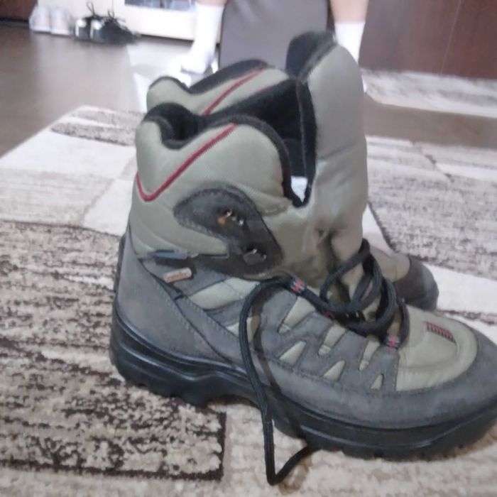 Bocanci purtați foarte putin,nr 38