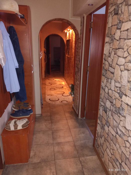 Apartament 3 camere de vânzare.