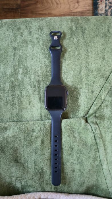 Apple Watch Series 6 (GPS) cu carcasă de 40 mm din aluminiu