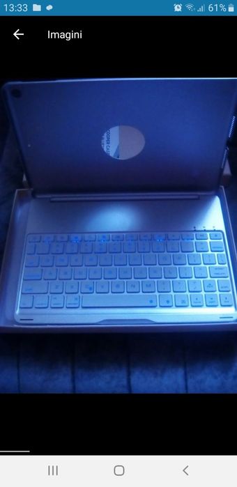 Carcasa tableta cu tastatura