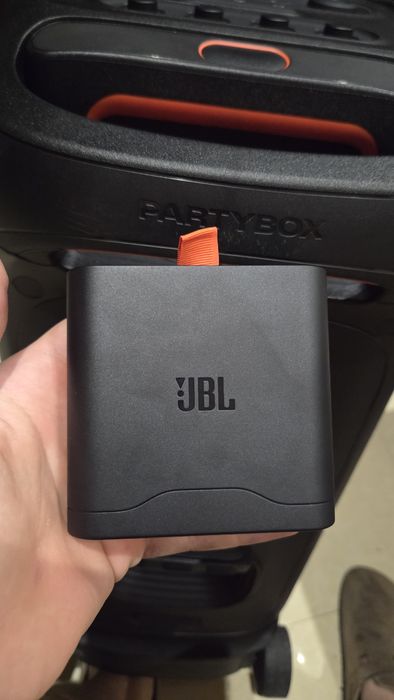 JBL PARTYBOX 320 с включени 2 миркофона