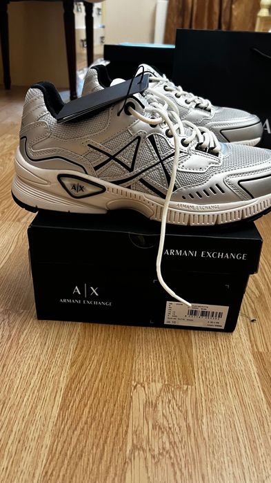 Новые кроссовки Armani Exchange 43 размер.