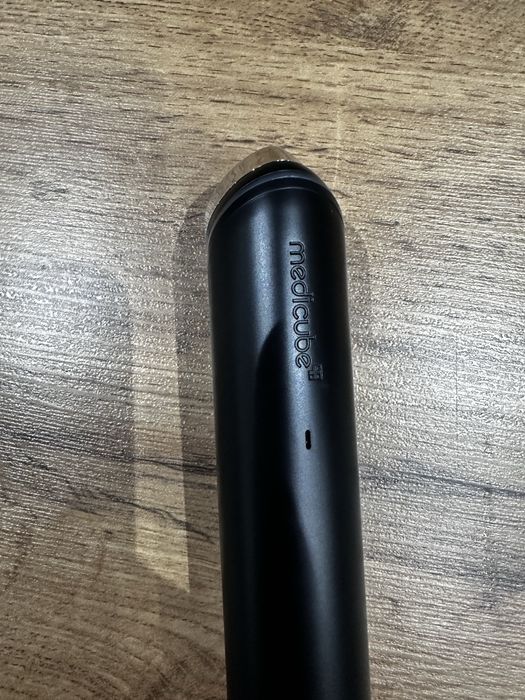 Массажер Medicube Age-R Booster Pro