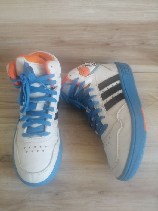 ,, Adidas,, Високи спортни маратонки, употребявани. .