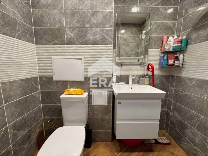 Ексклузивно! Обзаведен, югозападен, тристаен апартамент на среден етаж