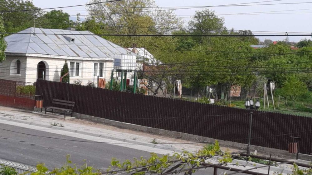 Casă din cărămidă cu teren generos și potențial excelent de dezvoltare – Zona centru Sihlea (Vrancea)
