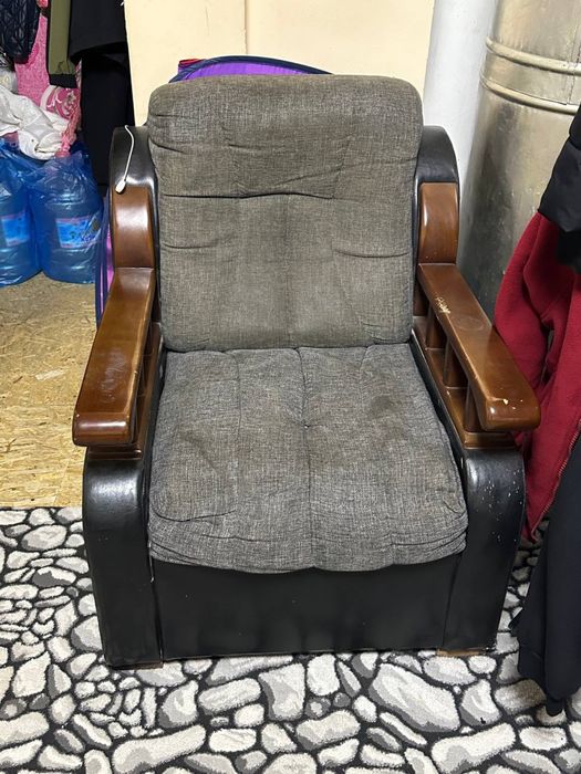 Продается уголок+кресло для гостинной