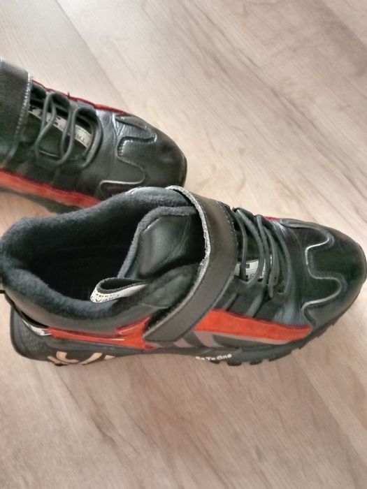 Продам кроссовки на мальчика, размер 29