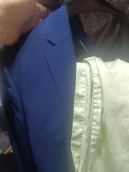 Абитуриентски костюм