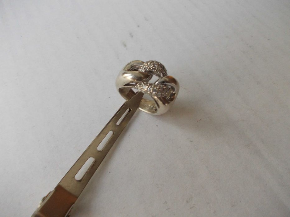 Inel vechi din argint cu pietre albe