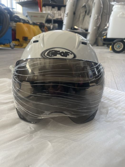 Cască moto / scuter NOUĂ cu vizieră - nepurtată