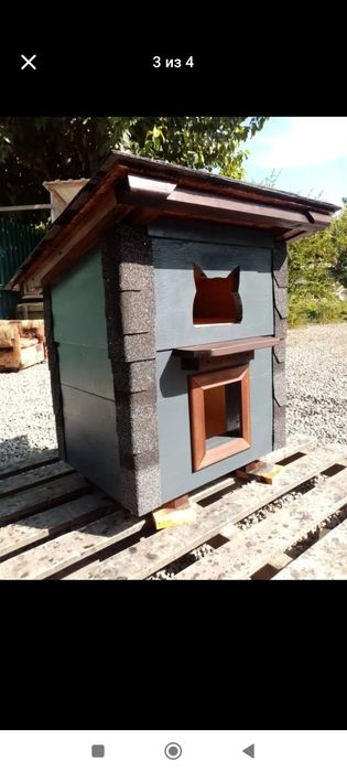 Маленький уютный домик для кошки.