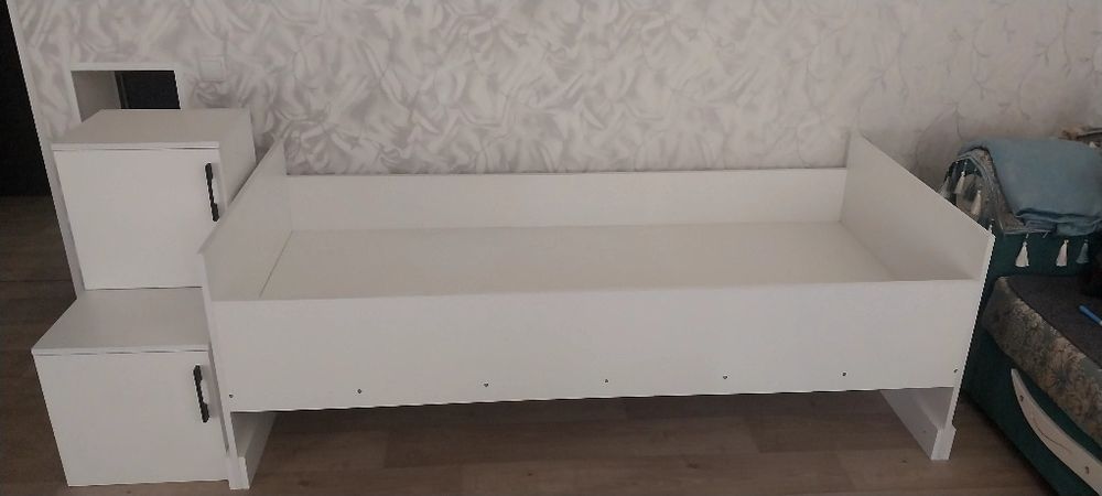 Кровать        .