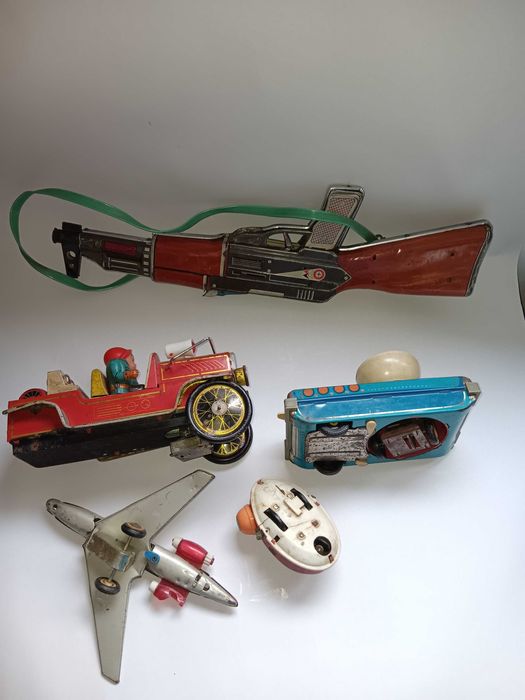 Lot jucarii vechi de colectie china, incomplete, din tabla, Comunism