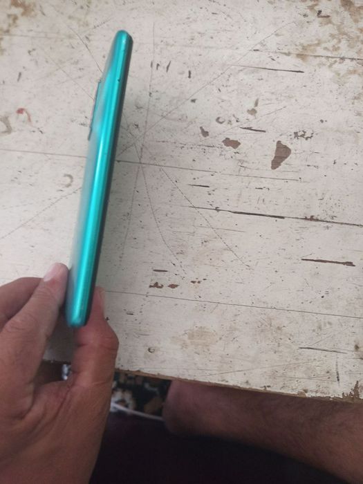 750.000 ming Redmi 9T 4/128  batareyka 6000