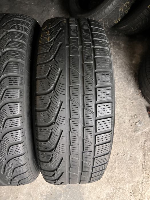 2 anvelope iarna 225/60/17 , Pirelli , RunFlat !