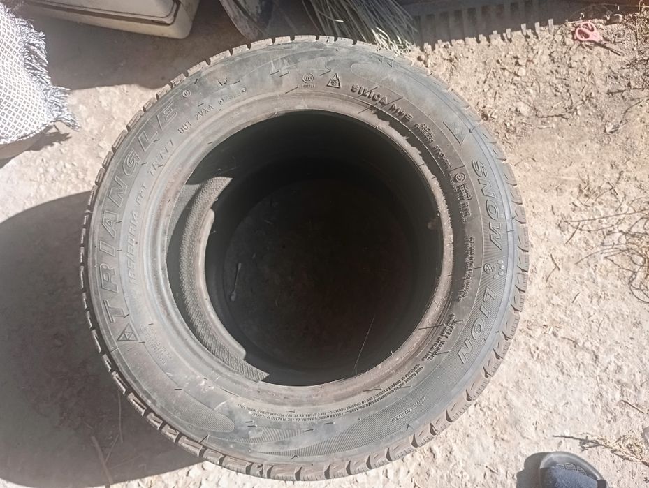 Продам 2 шины в хорошем состоянии