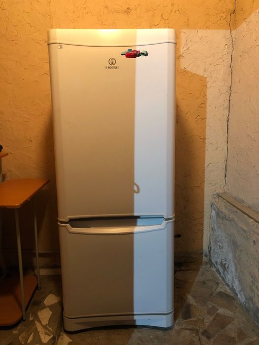 Холодильник Indesit