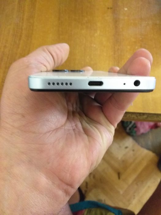 Продам смартфон  TECHNO  SPARK  Go 2024.  Возможна доставка  !