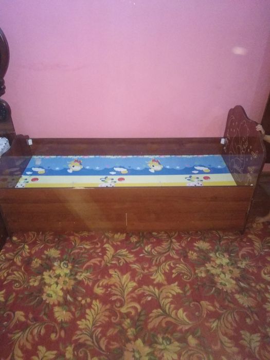 Mebellar sotiladi divanlarni tumbalari bor prexoshka qöshib beriladi