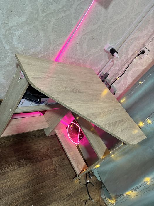 Продам стол угловой