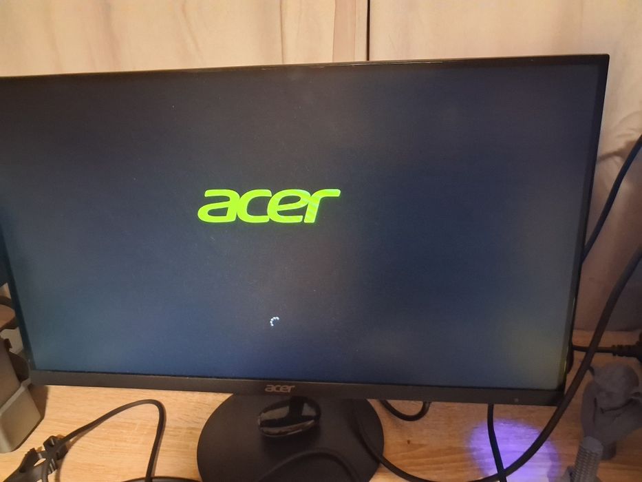 Vând/schimb Pc gaming cu wifi și Bluetooth