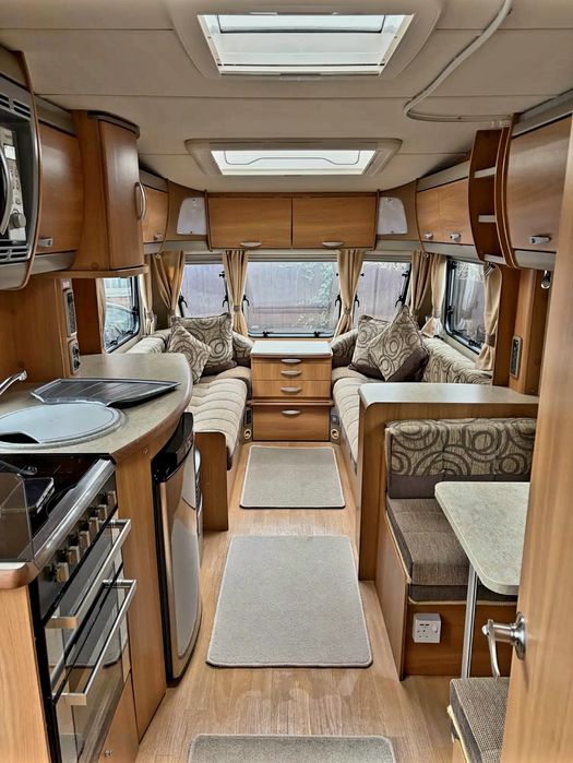 Rulotă Swift Challenger 530–2011/12–stare excepțională, complet echipa