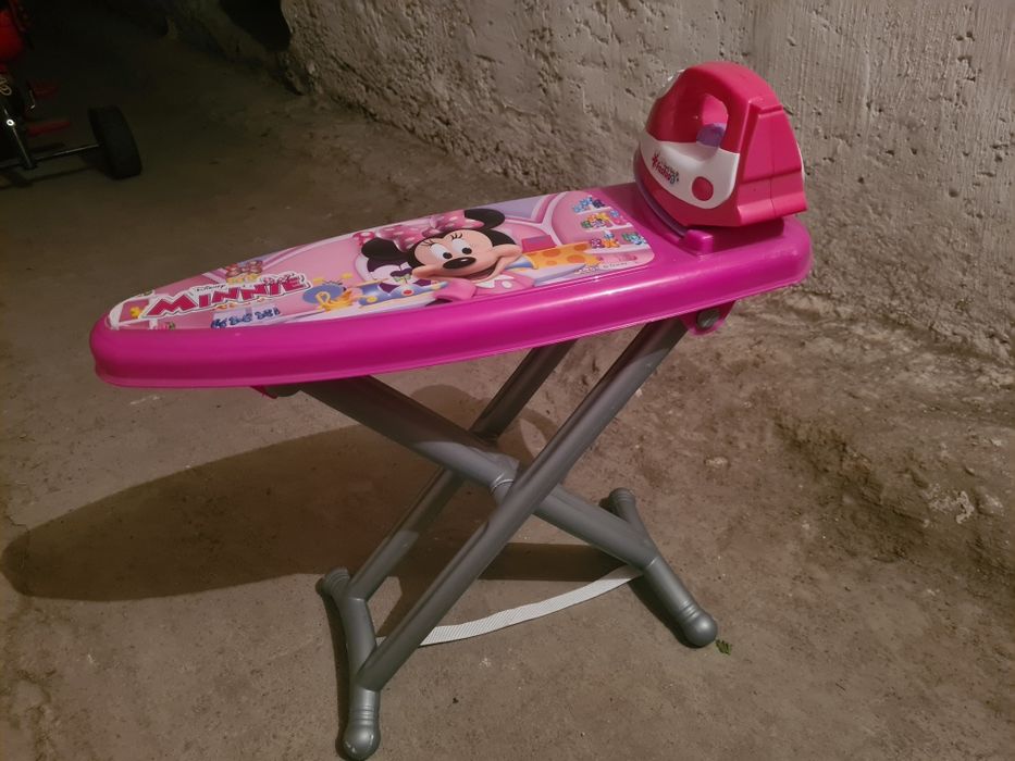 Masă de călcat cu fier de călcat