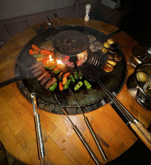 Plita pe lemne, cu roti, si husa impermeabila