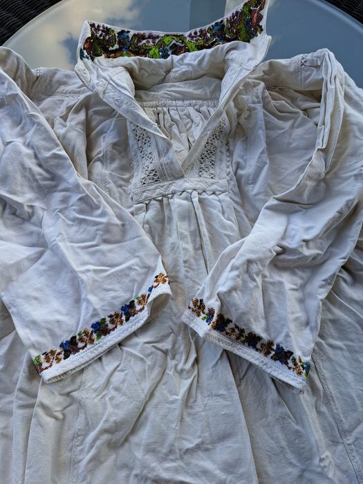 Vând cămăși tradiționale și ițari bărbătești