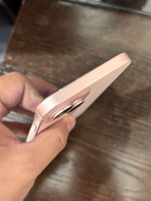 Iphone 15 розовый