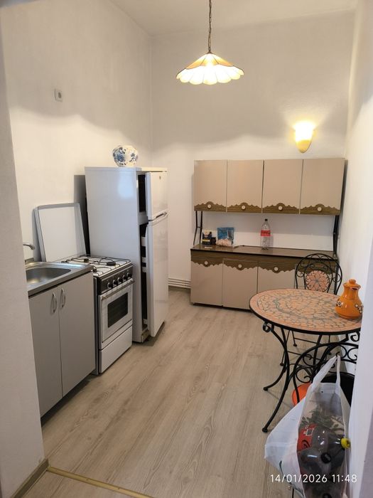 Inchiriez Apaetament