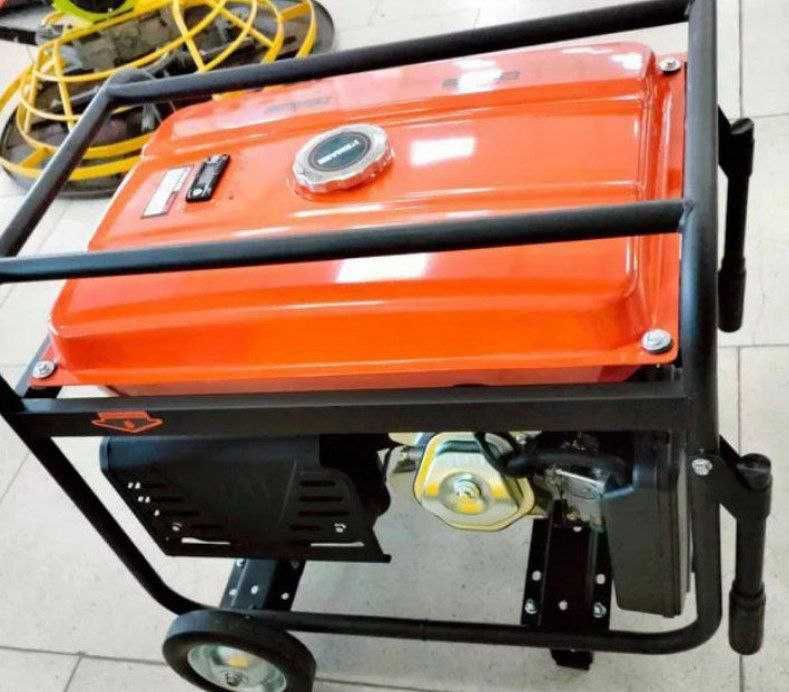 аренда  прокат генератор движок бензиновый  5 Квт - 7 Квт . Инструмент