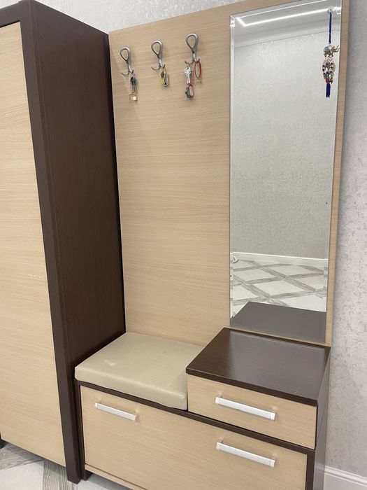 Прихожая с зеркалом