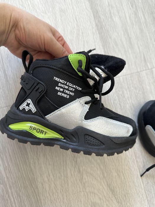 Продам новые ботинки