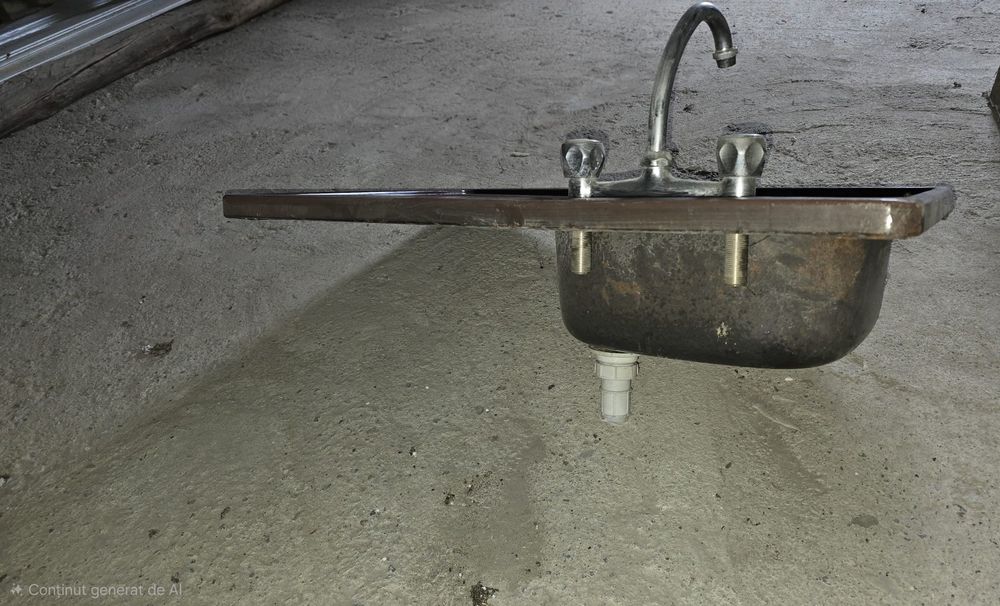 Chiuvetă metalică smaltuita.