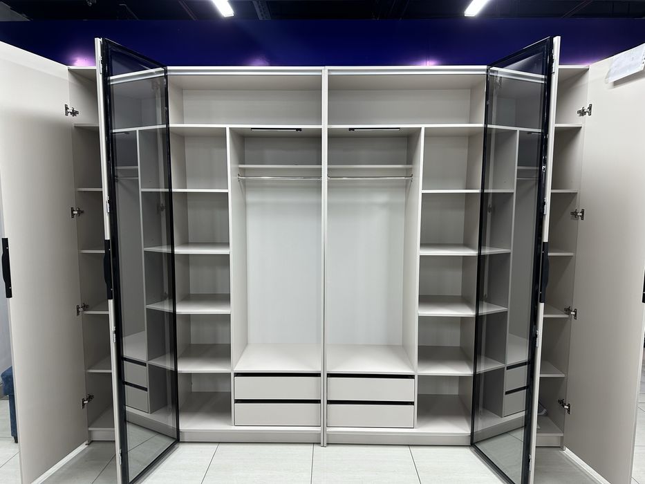 Большой шкаф, маленький шкаф