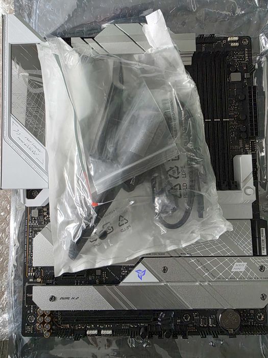 ASUS STRIX X670E-A - Placă de bază AMD AM5