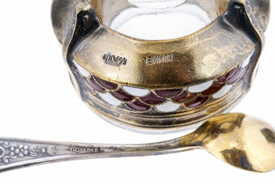 Солонка с декором в виде чешуи