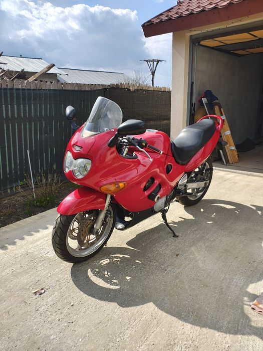 Dezmembrez suzuki gsx f 600 katana !